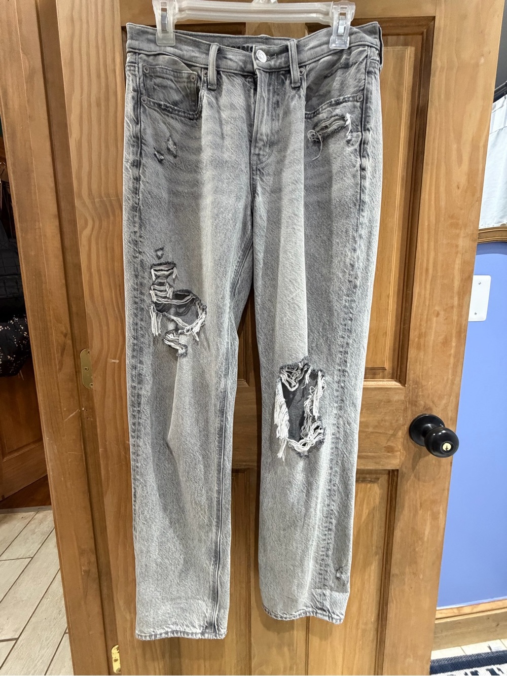 American Eagle Light Gray Washed Jeans